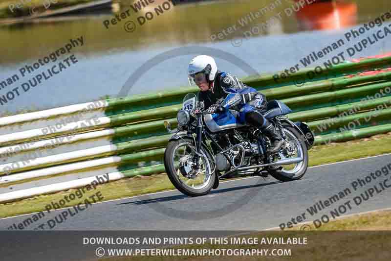 Vintage motorcycle club;eventdigitalimages;mallory park;mallory park trackday photographs;no limits trackdays;peter wileman photography;trackday digital images;trackday photos;vmcc festival 1000 bikes photographs